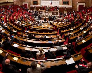 L'état d'urgence prend racine