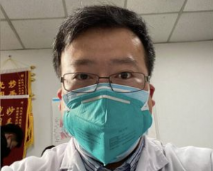 Coronavirus : la mort d'un médecin provoque la colère en Chine