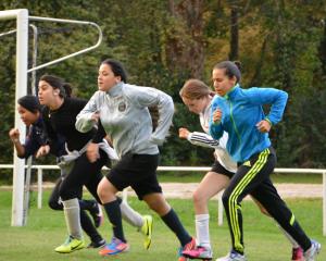 Les filles chaussent leurs crampons