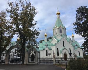 Eglise russe orthodoxe : la belle et la dette