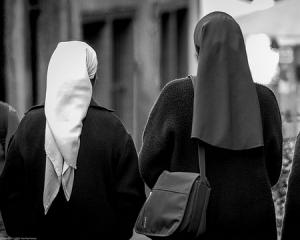 Violences sexuelles sur des nonnes au sein de l’Église catholique