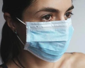 Arrêté après arrêté, nous restons masqués 