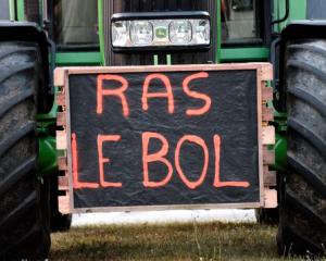 La Commission européenne débloque 500 millions d'euros pour calmer les agriculteurs
